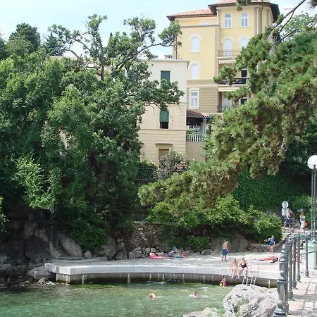 Leona Opatija