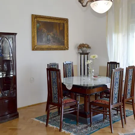 Apartment Leona *