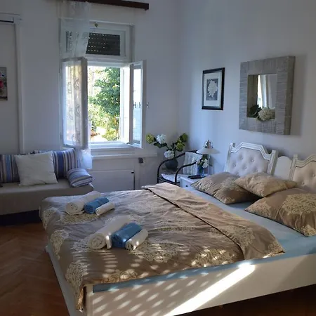 Apartman Leona *